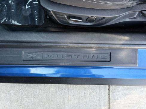 Used 2017 Ford Mustang Coupe RWD image 17