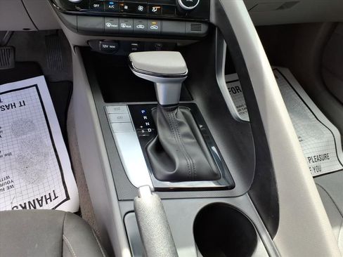 Used 2024 Hyundai Elantra SEL image 27