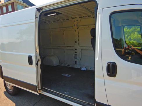 Used 2025 RAM ProMaster 2500 w/ Convenience Group FWD image 11