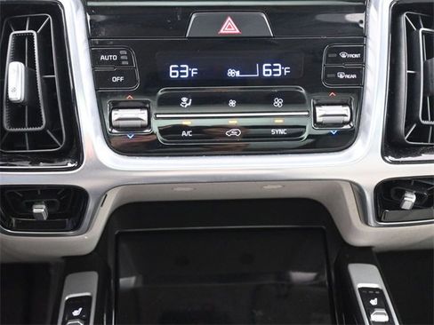 Used 2022 Kia Sorento SX image 3