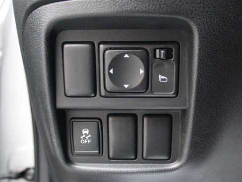 Used 2011 Nissan Juke SL w/ Chrome Pkg image 17