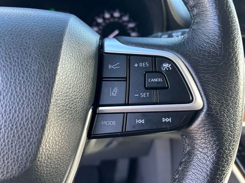 Used 2022 Toyota Sienna XLE image 12