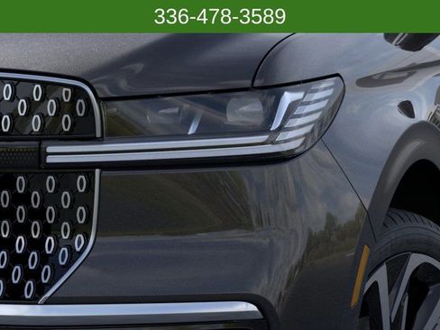 New 2026 Lincoln Navigator L Reserve AWD/4WD image 18