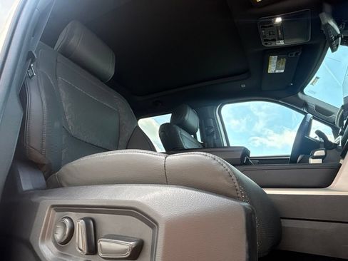 Used 2025 Toyota Tundra Limited AWD/4WD image 32