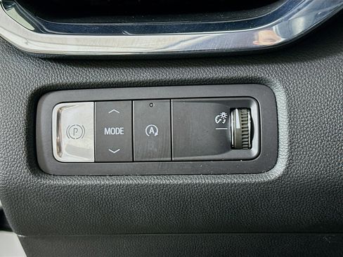 Used 2025 GMC Acadia Elevation image 16