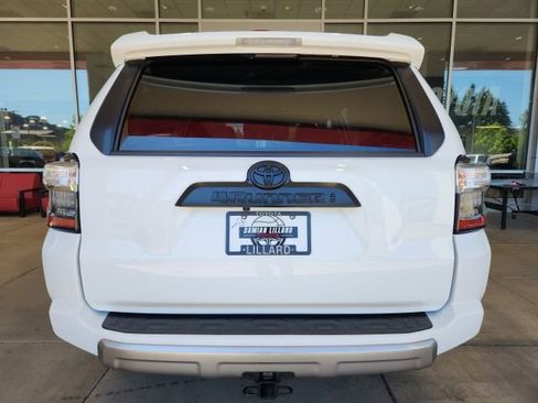 Certified 2024 Toyota 4Runner TRD Off-Road Premium w/ Off Road Premium Plus Package AWD/4WD image 10