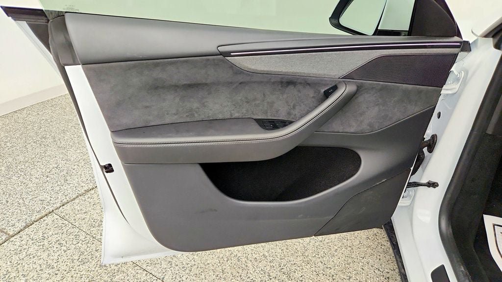 Used 2026 Tesla Model Y Long Range RWD image 11
