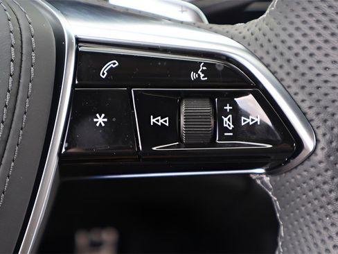 Used 2025 Audi S8 w/ Executive Package image 21