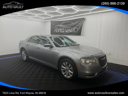 Used 2017 Chrysler 300 Limited AWD/4WD image 1