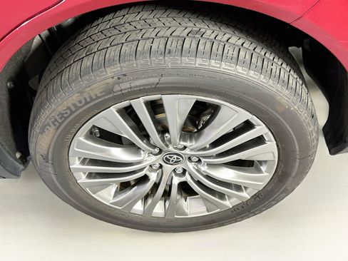 Used 2022 Toyota Venza XLE AWD/4WD image 29
