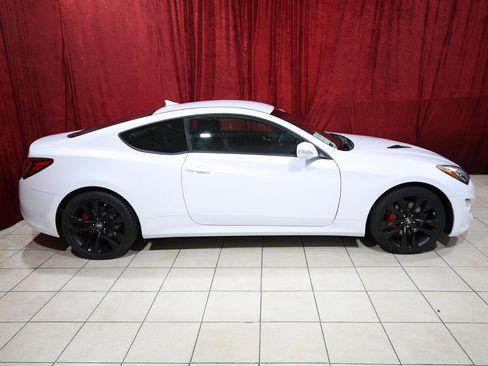 Used 2014 Hyundai Genesis 3.8 RWD image 8