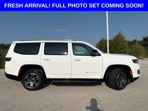 Used 2023 Jeep Wagoneer 4WD w/ Premium Group I image 2
