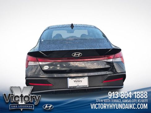 Used 2025 Hyundai Elantra SE FWD image 4