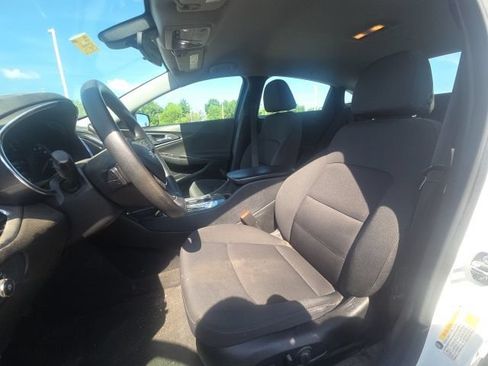 Used 2020 Chevrolet Malibu LT FWD image 21