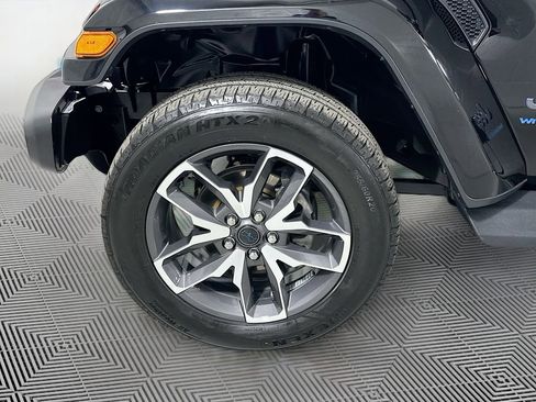 Certified 2024 Jeep Wrangler Unlimited w/ Convenience Group AWD/4WD image 25