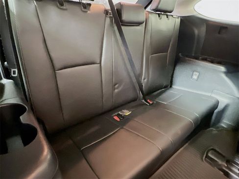 Certified 2024 Toyota Highlander XLE image 25