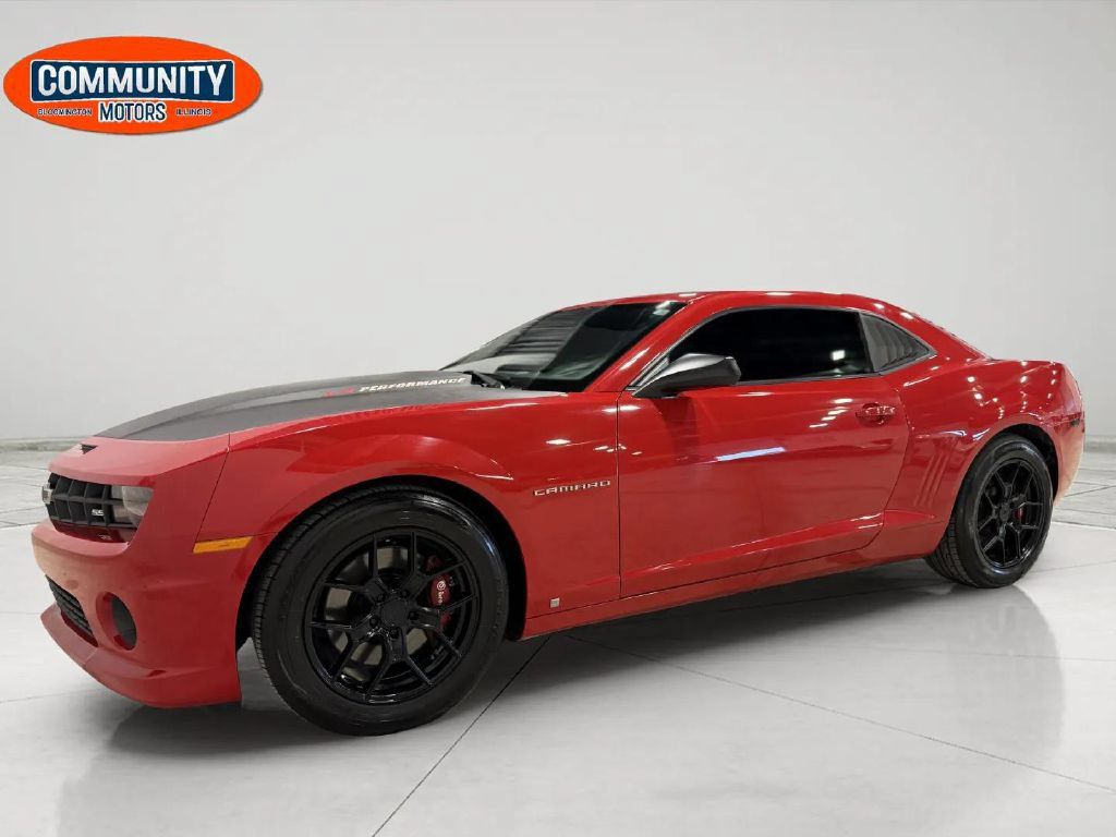 Used 2010 Chevrolet Camaro SS RWD image 2