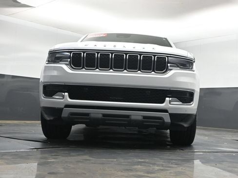 Used 2024 Jeep Wagoneer L Series II w/ Flexible Seating Group AWD/4WD image 32