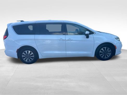 Used 2023 Chrysler Pacifica Touring-L FWD image 30