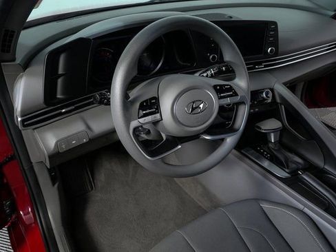 Used 2023 Hyundai Elantra SEL w/ Cargo Package image 4