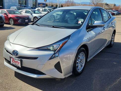 Used 2018 Toyota Prius Three image 4
