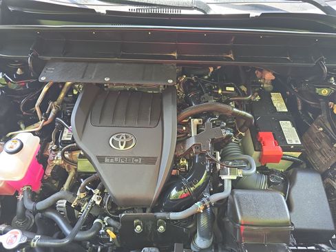 Used 2024 Toyota Highlander XLE FWD image 30