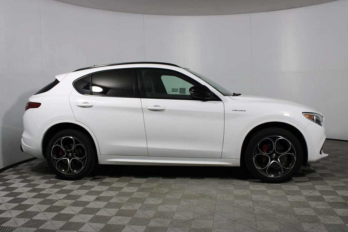 Used 2023 Alfa Romeo Stelvio Veloce AWD/4WD image 38