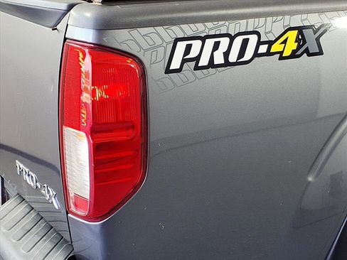 Used 2018 Nissan Frontier PRO-4X image 6