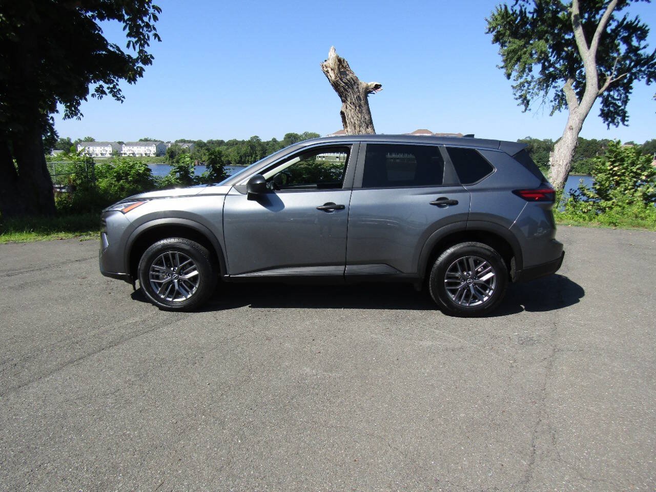 Used 2024 Nissan Rogue S AWD/4WD image 4