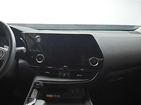 Used 2025 Lexus NX 250 FWD w/ Towing Package (2000 Lbs) image 21