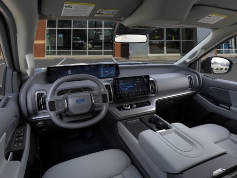New 2026 Ford Expedition Active image 9