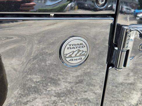 Used 2023 Jeep Gladiator Overland AWD/4WD image 11