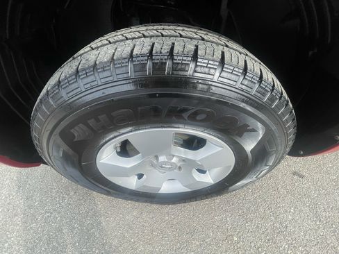 Used 2012 Nissan Pathfinder S image 18