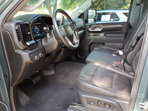 Used 2026 Chevrolet Silverado 2500 LT w/ Leather Package AWD/4WD image 9