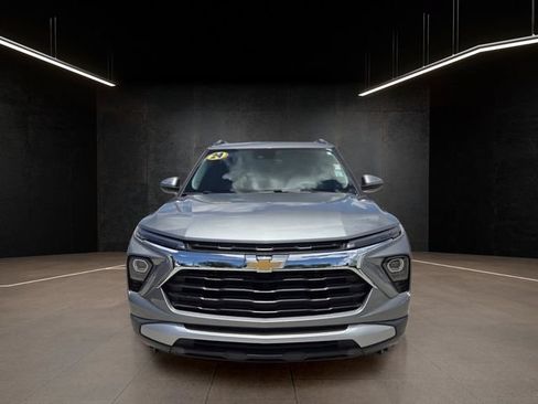Used 2024 Chevrolet TrailBlazer LT FWD image 2