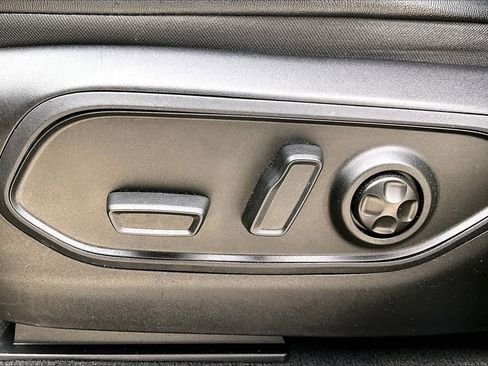 Used 2023 Jeep Grand Cherokee L Laredo RWD image 32