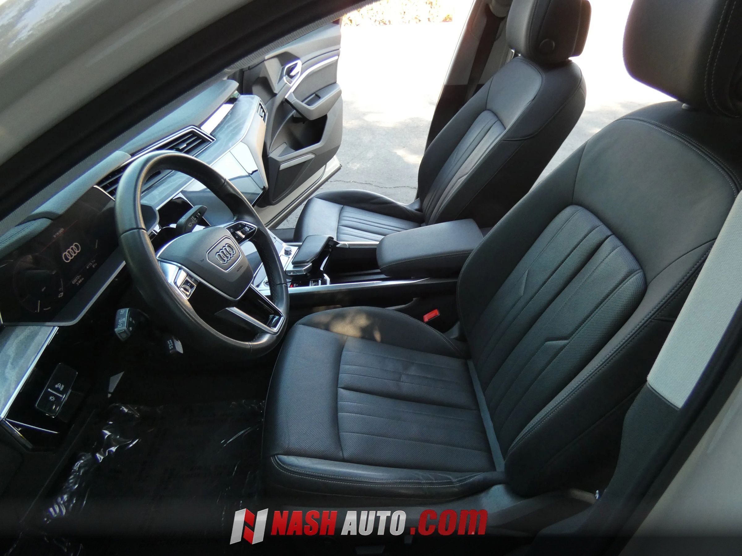 Used 2022 Audi e-tron Premium Plus w/ Premium Plus Package AWD/4WD image 54