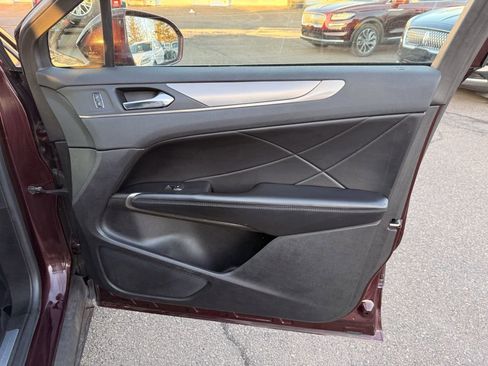 Used 2017 Lincoln MKC Select w/ Select Plus Package image 16