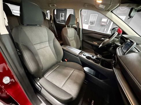 Certified 2025 Nissan Rogue SV image 23