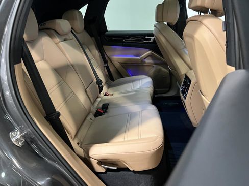 Used 2019 Porsche Cayenne image 36