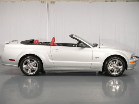 Used 2006 Ford Mustang GT image 10