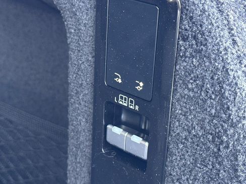 Used 2023 Land Rover Range Rover SE AWD/4WD image 7