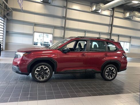Used 2025 Subaru Forester AWD/4WD image 4