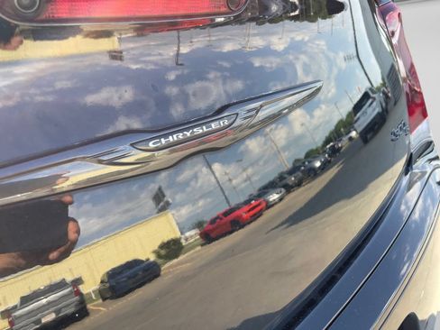 Used 2023 Chrysler 300 C RWD image 11