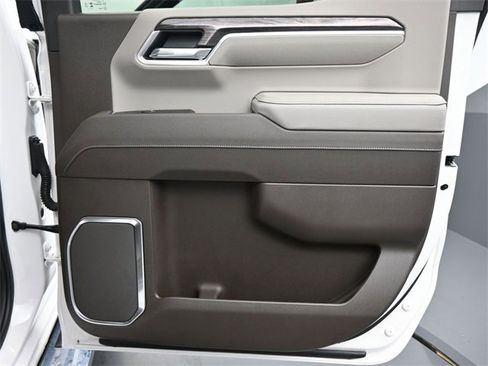 Used 2025 Chevrolet Silverado 1500 LTZ image 16