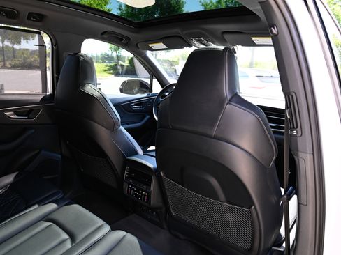 Used 2025 Audi SQ7 Premium Plus AWD/4WD image 52