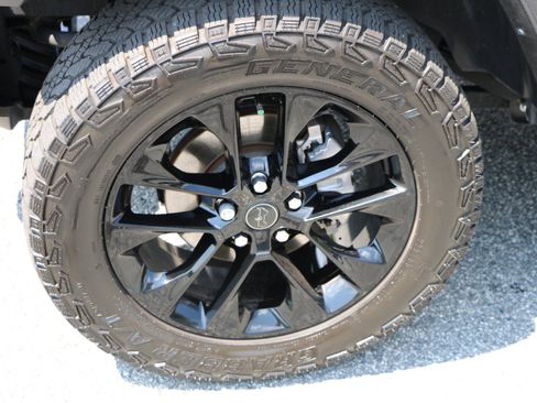 Used 2025 Jeep Gladiator Sport AWD/4WD image 13