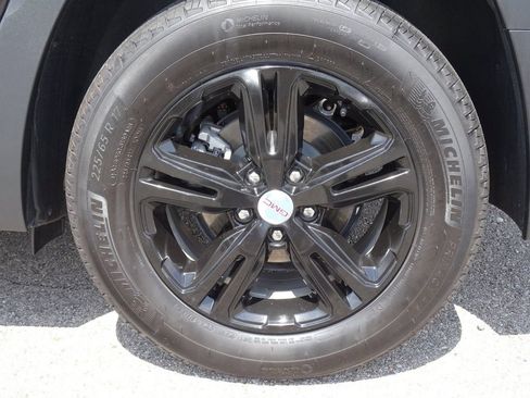 Used 2024 GMC Terrain SLE FWD image 26