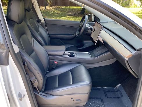 Used 2022 Tesla Model Y Long Range image 34