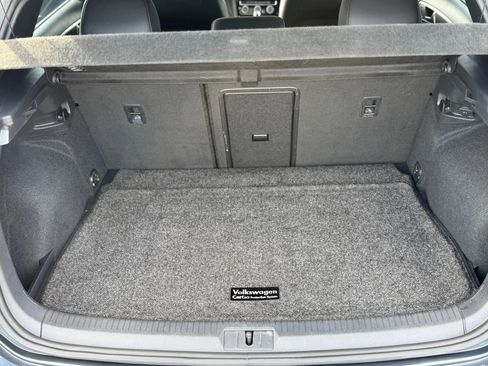 Used 2020 Volkswagen GTI SE image 32